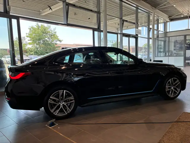 BMW I4 view 12