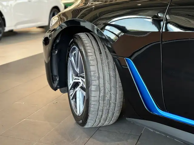 BMW I4 view 5