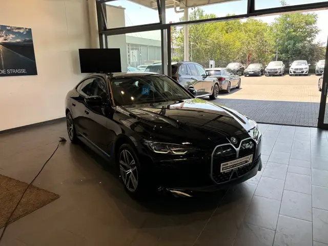 BMW I4 view 13