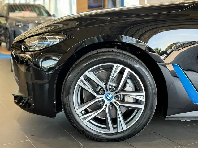 BMW I4 view 6