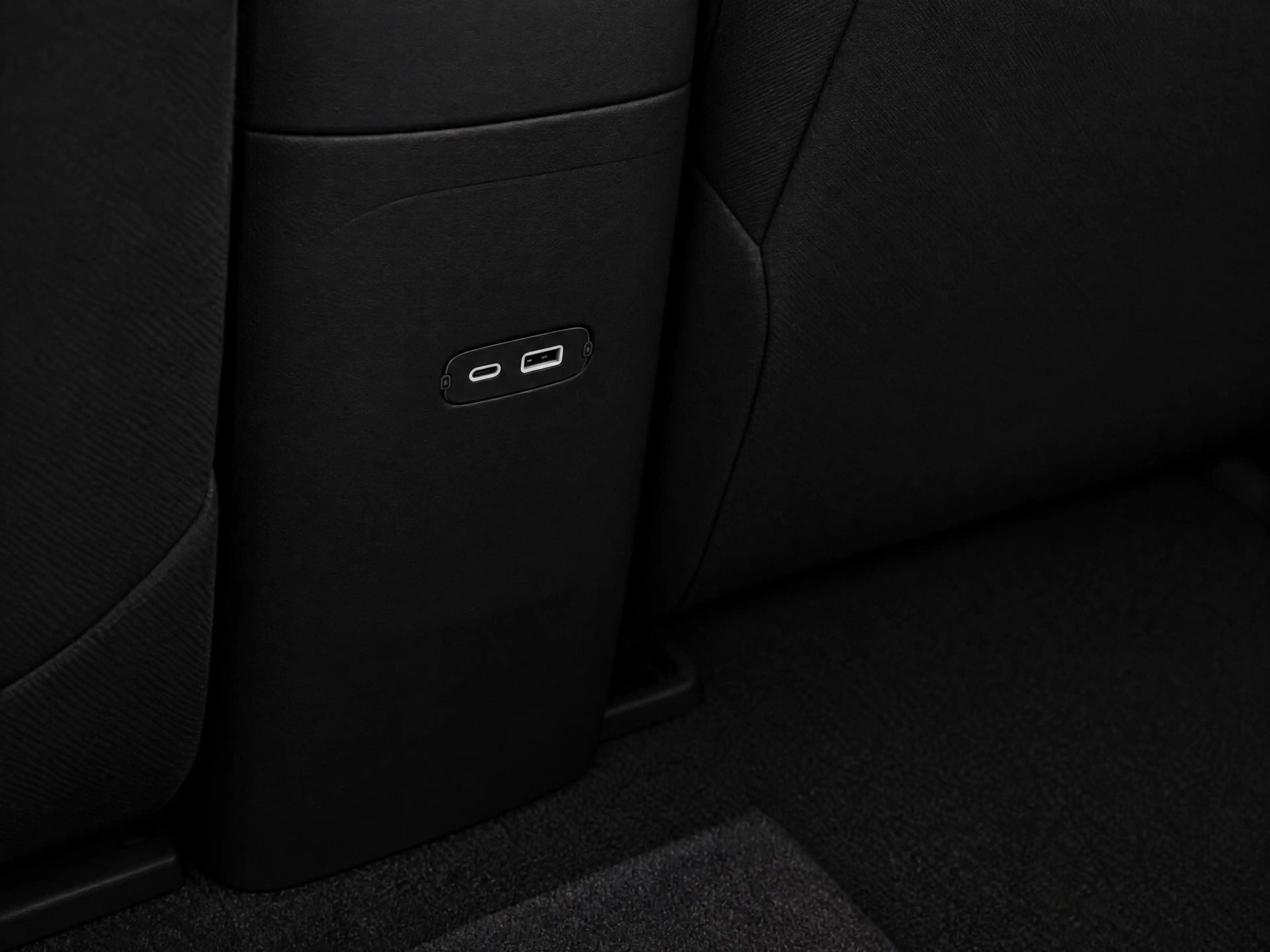 Leapmotor B03X ProMax Design 53 kWh Vooruitstrevende Compact SUV — photo 15