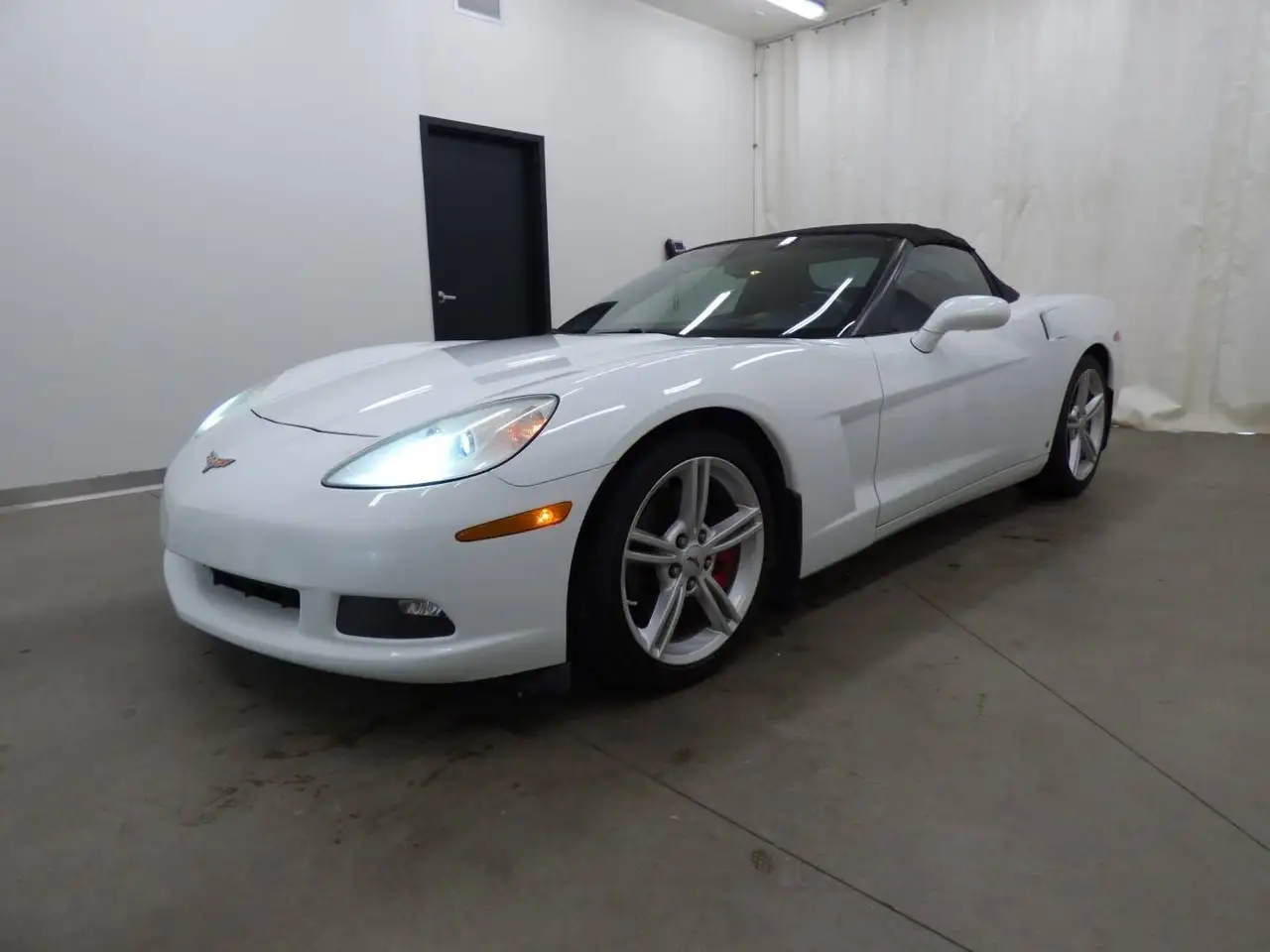 Chevrolet Corvette снимка Chevrolet Corvette