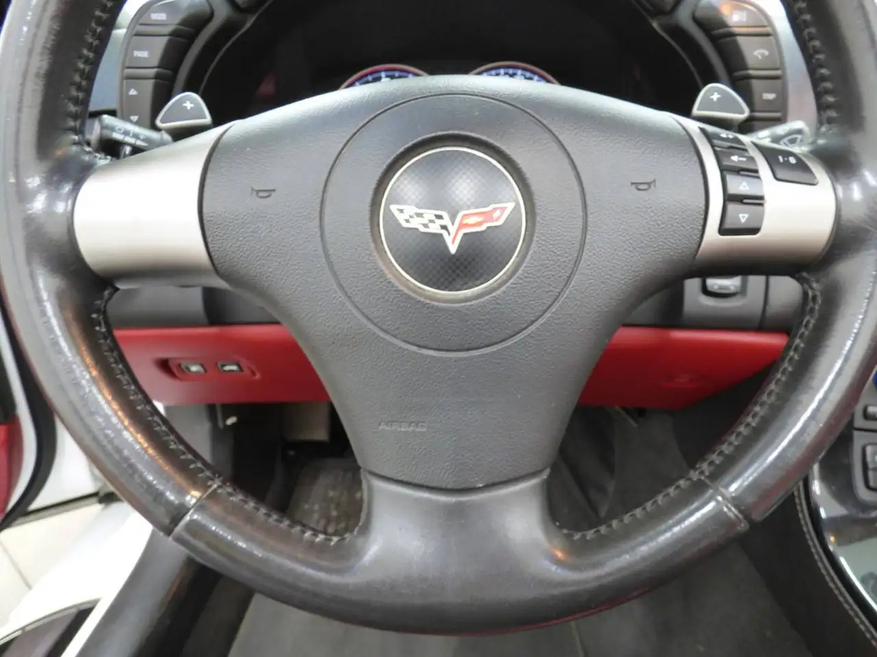 Chevrolet Corvette снимка Chevrolet Corvette