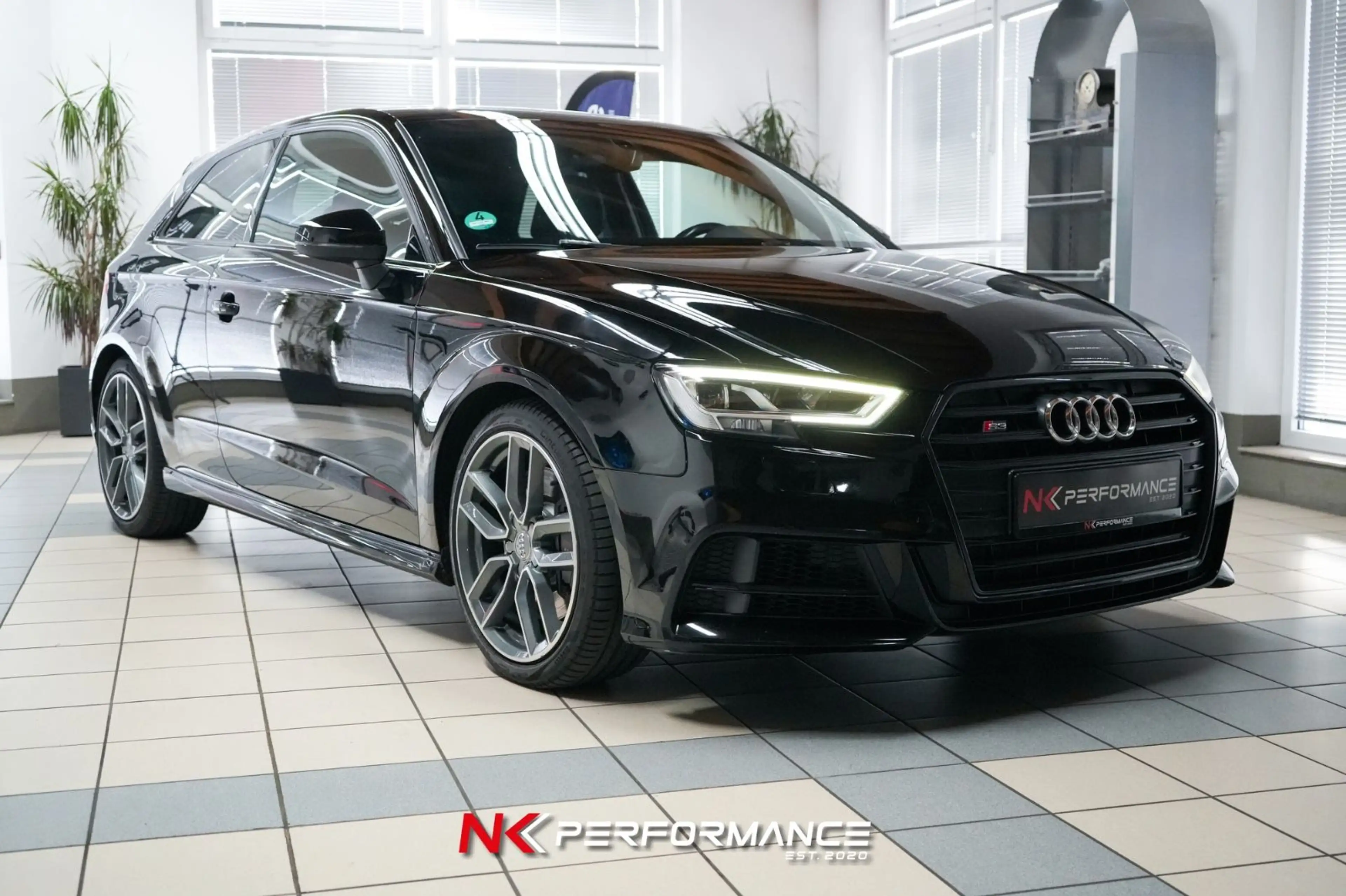 Audi S3 2.0 TFSI quattro / OPTIK SCHWARZ / MMI — photo 4