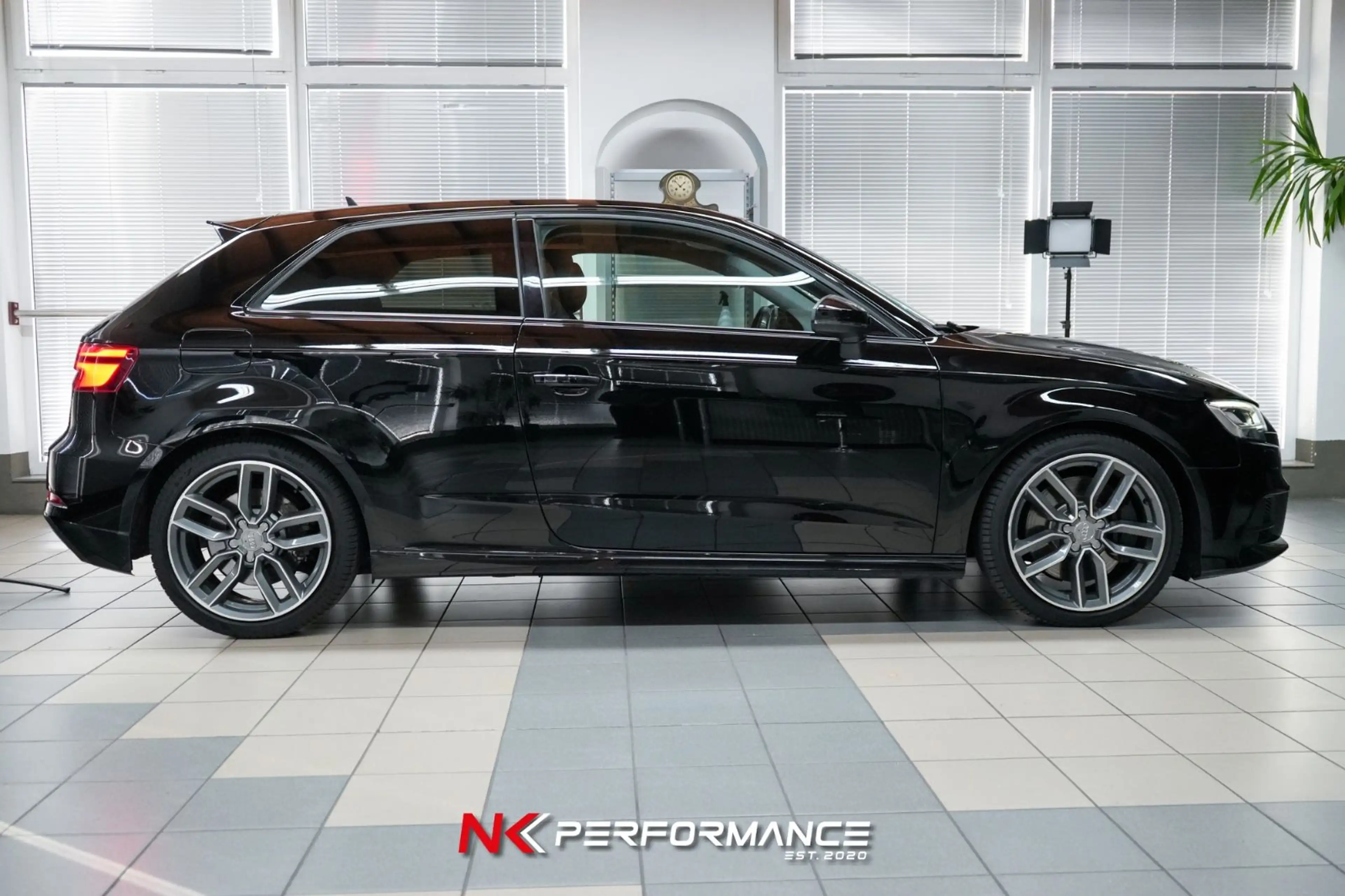 Audi S3 2.0 TFSI quattro / OPTIK SCHWARZ / MMI — photo 8