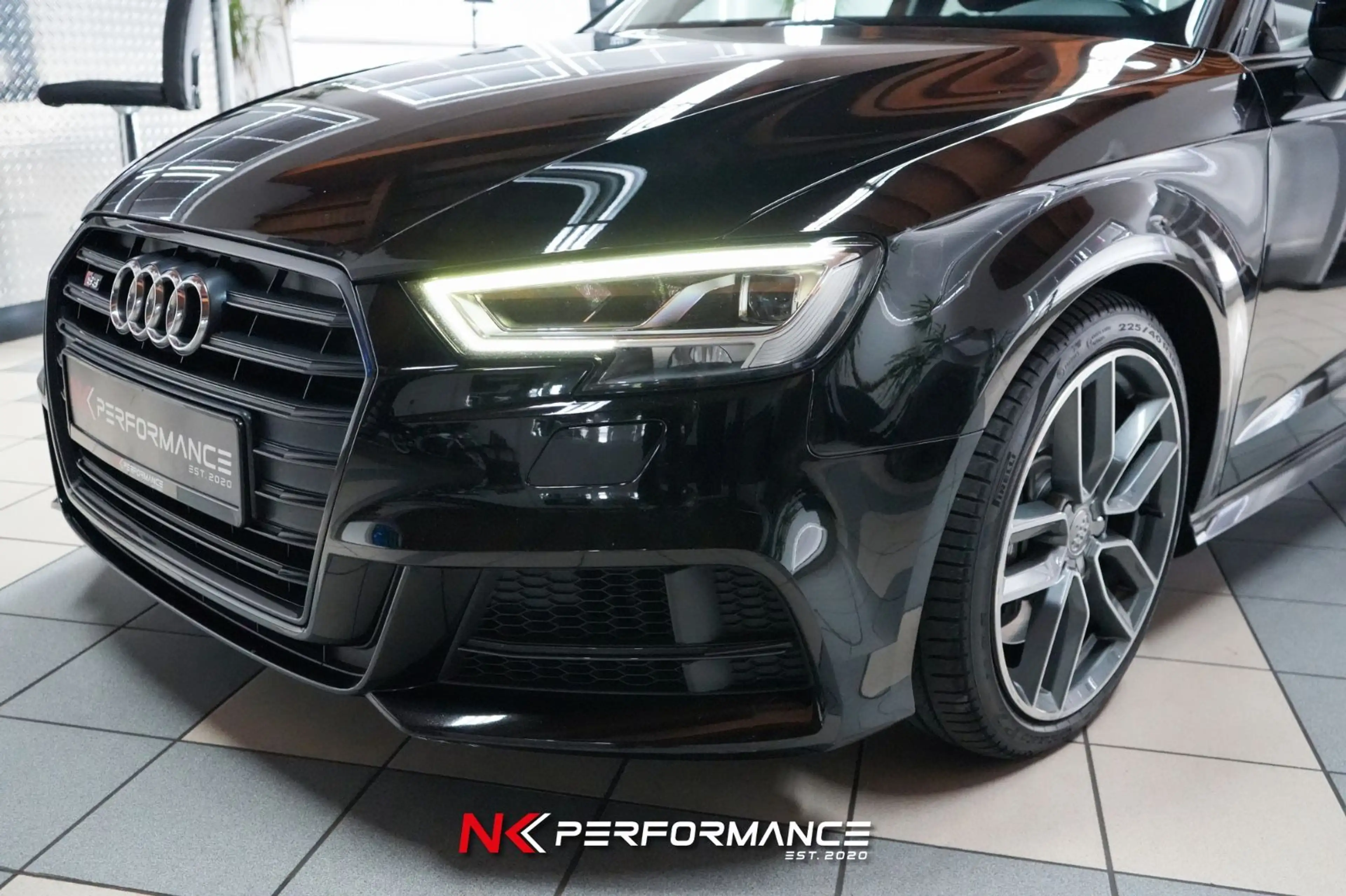 Audi S3 2.0 TFSI quattro / OPTIK SCHWARZ / MMI — photo 2