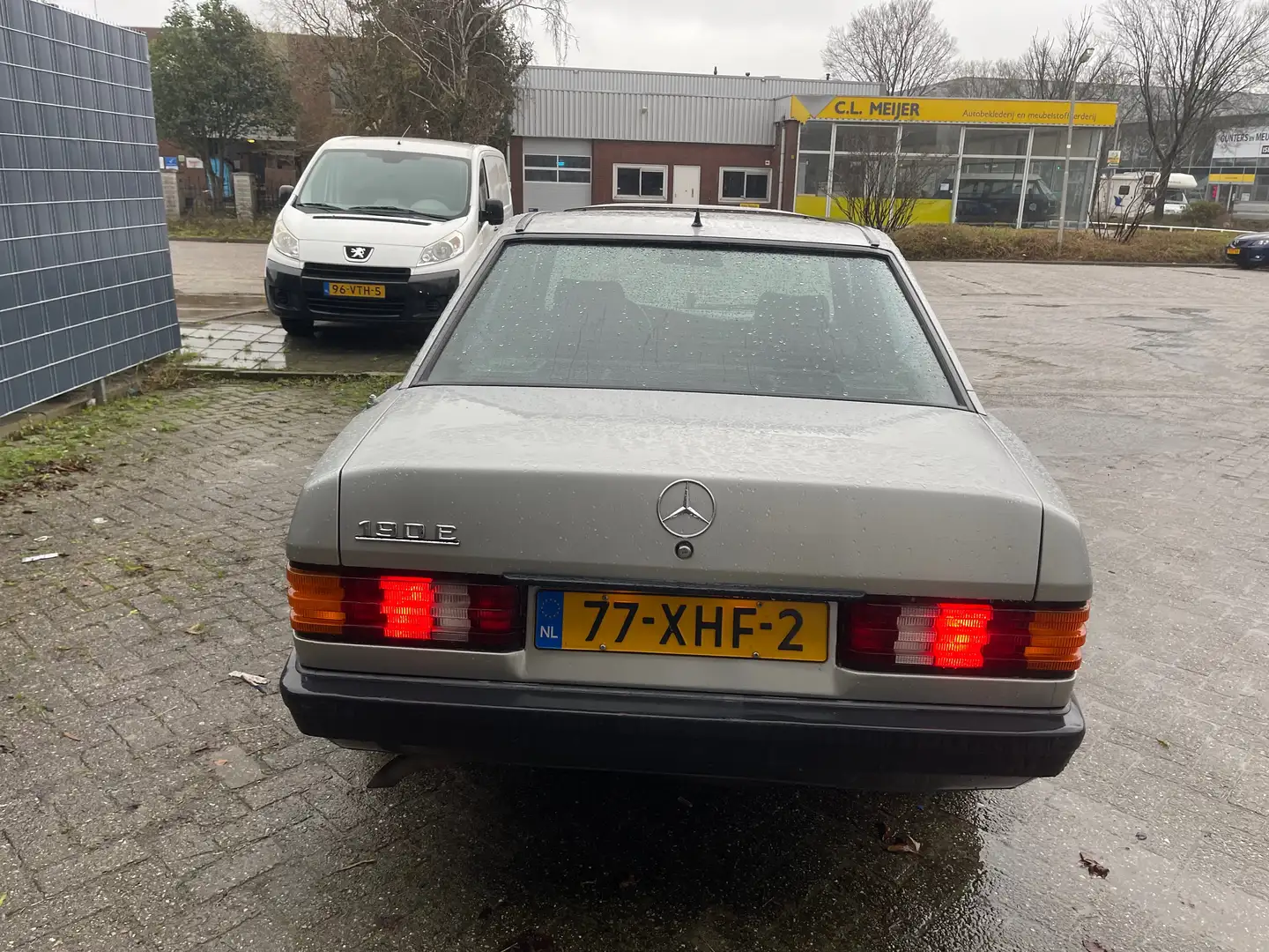 Mercedes-Benz 190 2.0 E Zilver - 1