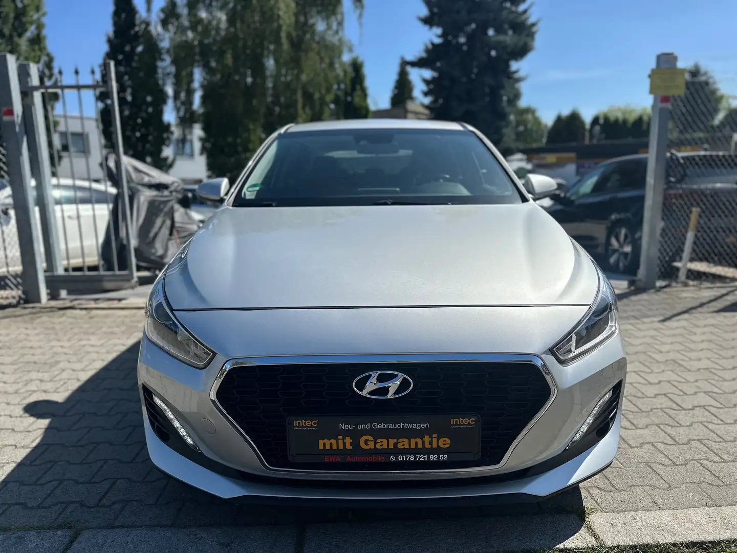 Hyundai i30 Trend,AUTOMATIK,100.TKM,KAMERA,KLIMA,NAVI,SHZ,TOP! Silber - 2