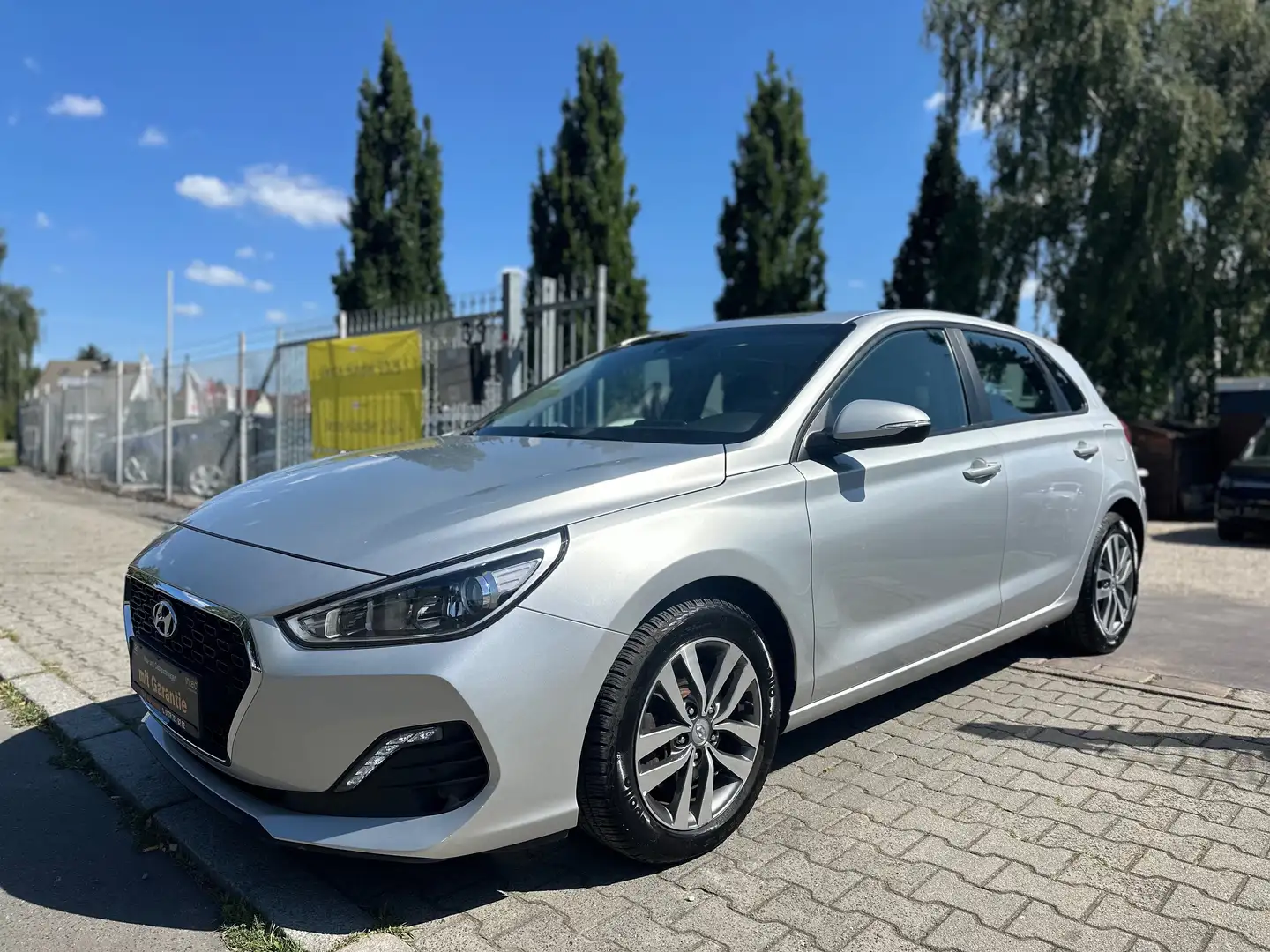 Hyundai i30 Trend,AUTOMATIK,100.TKM,KAMERA,KLIMA,NAVI,SHZ,TOP! Silber - 1
