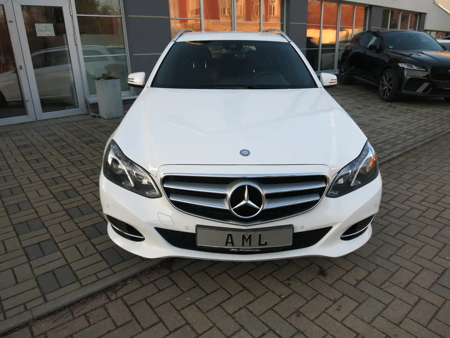 Mercedes-Benz E 220 E 220 CDI BlueEfficiency LED PDC TÜV+AU NEU Weiß - 2