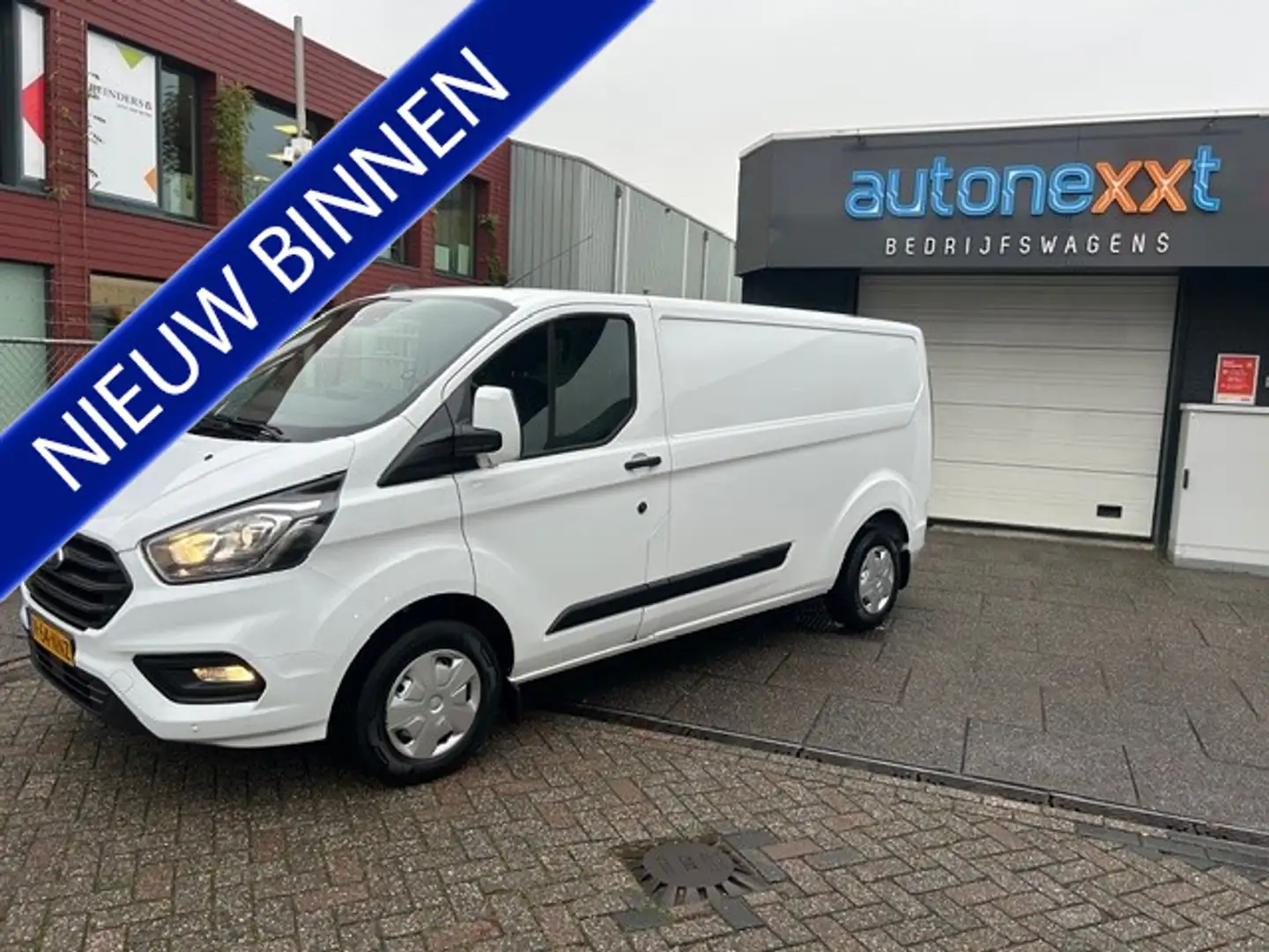 Ford Transit Custom 300 2.0 TDCI L2H1 Trend AIRCO I PDC I 3-ZITS I 1e Wit - 1