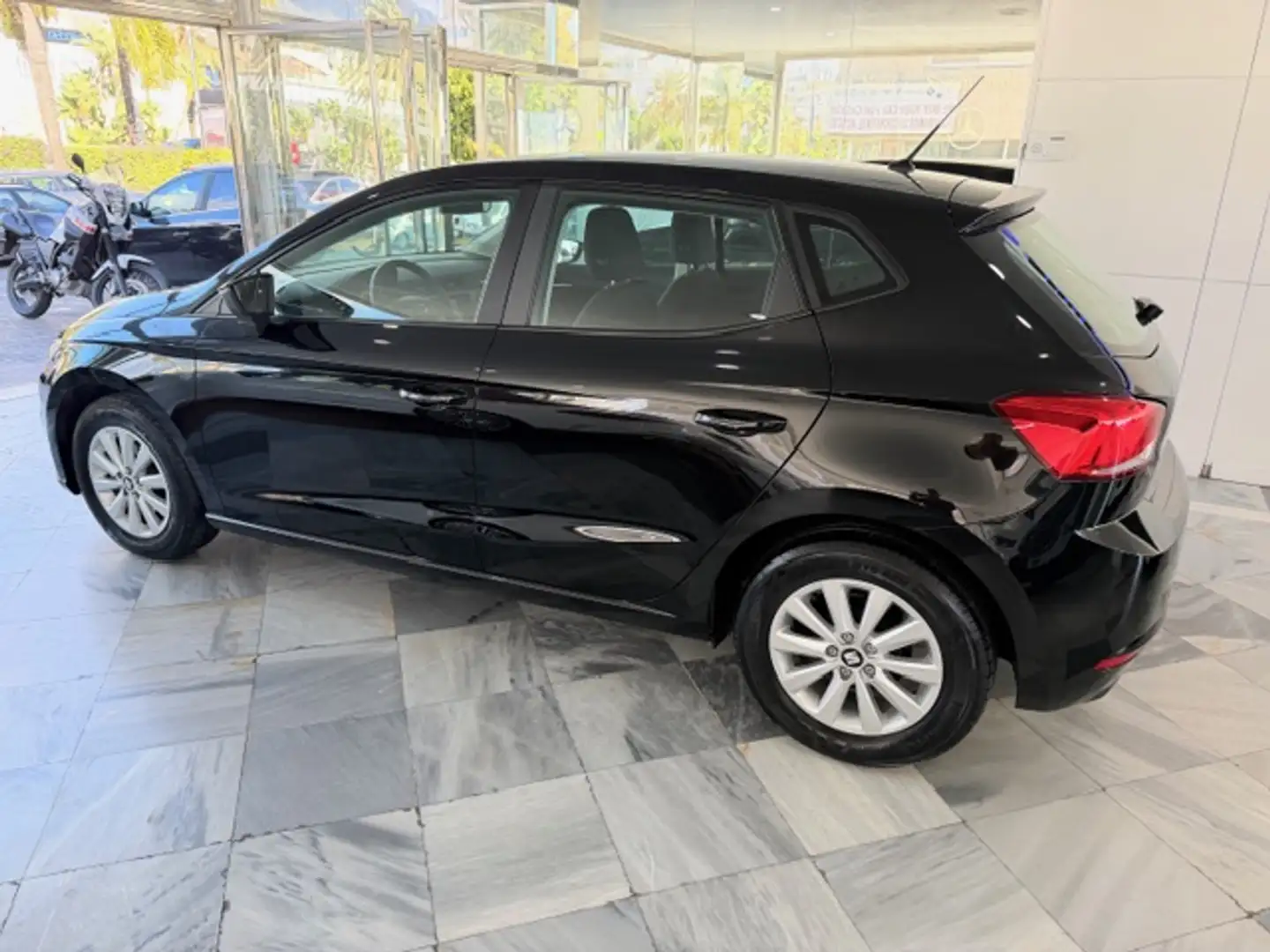 SEAT Ibiza 1.0 MPI S&S Reference 80 Schwarz - 2