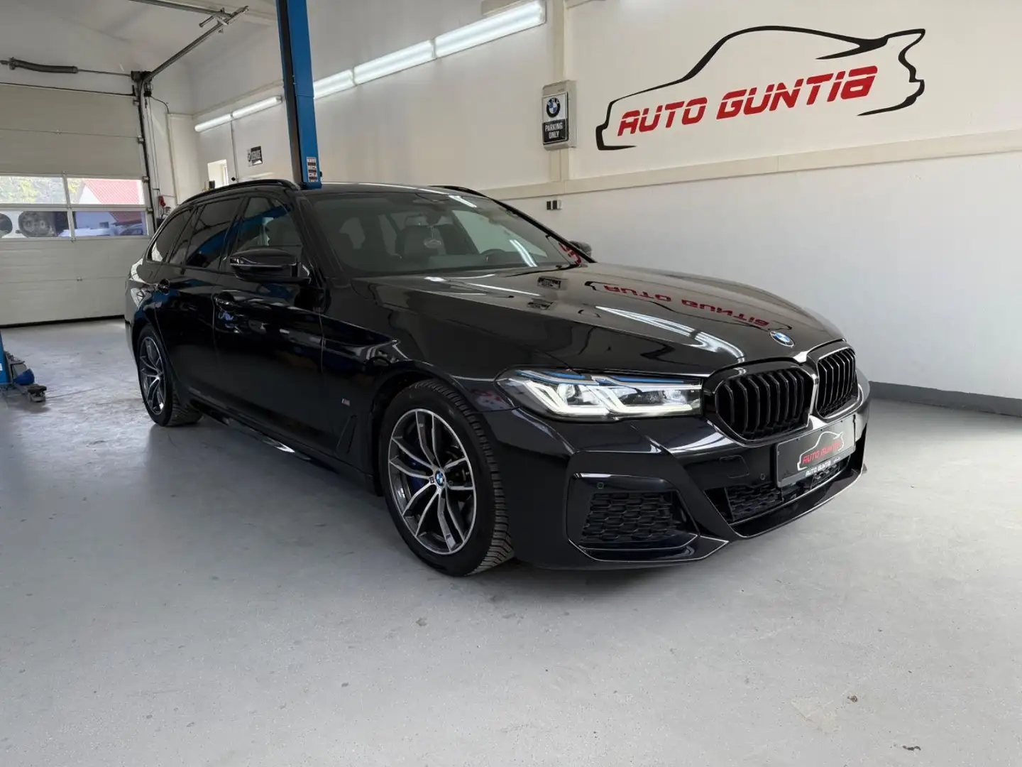 BMW 530 d Touring M Sport*KSitze*Kamera*HUD* Schwarz - 1