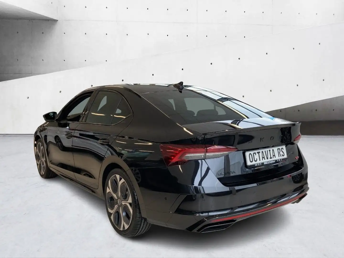 Skoda Octavia RS 2.0 TSI 19 AHK CANTON HuD MEMORY 360° Schwarz - 2