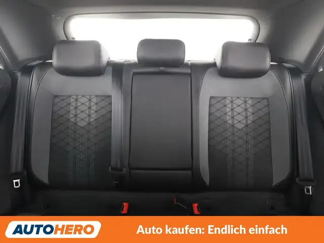 Volkswagen T-Roc view 15