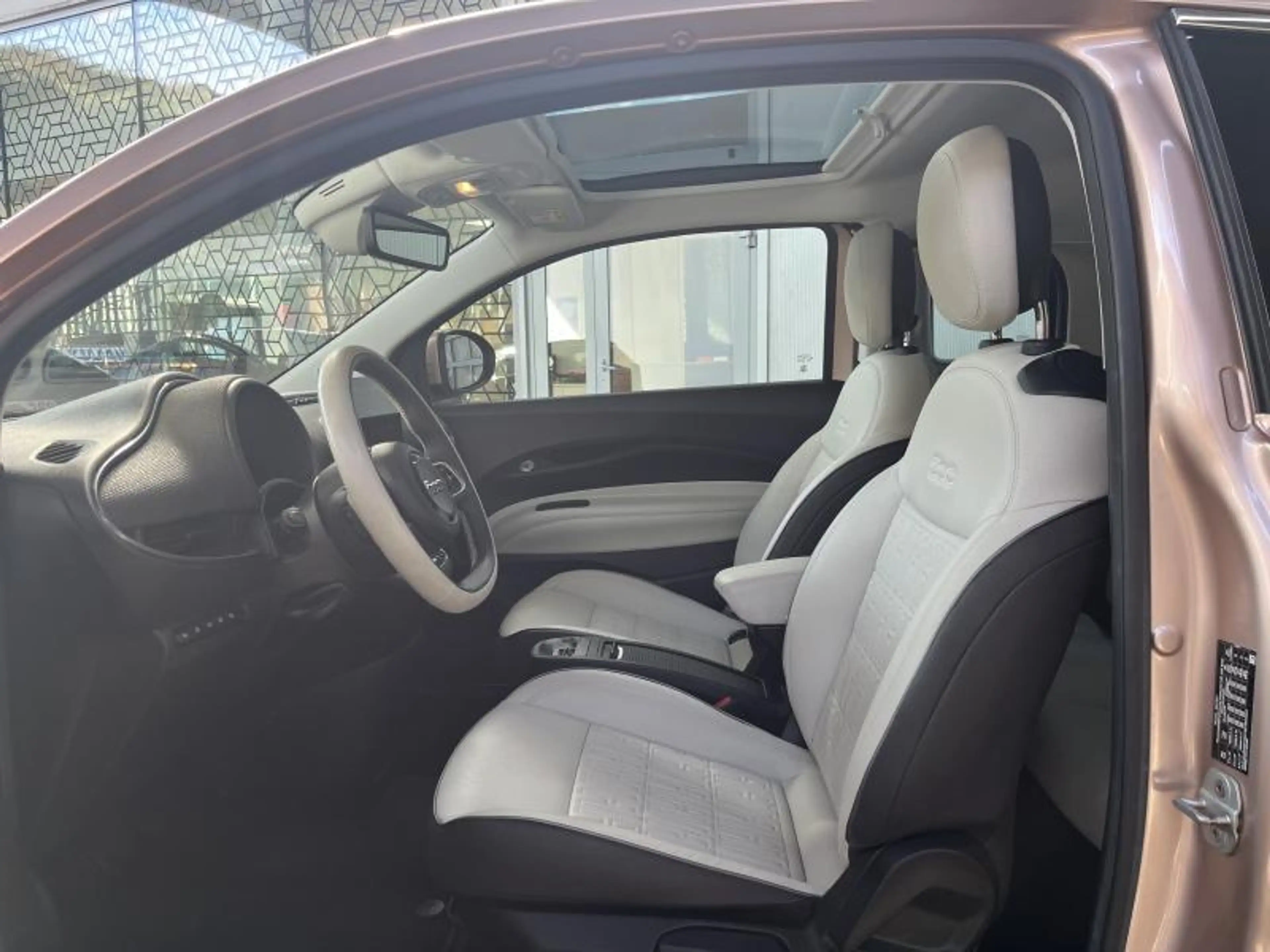 Fiat 500e La Prima + JBL + sièges chauff. — photo 8