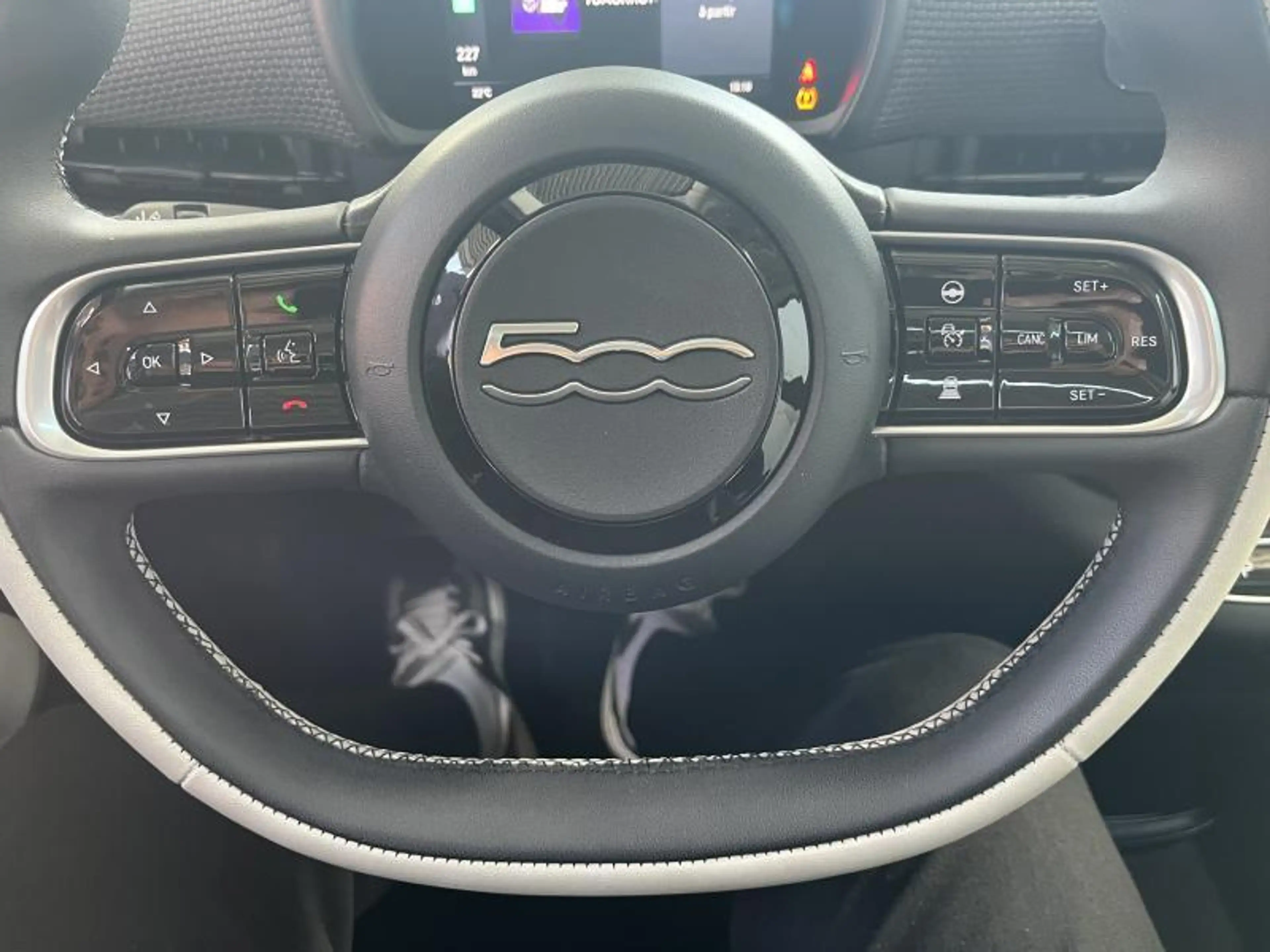 Fiat 500e La Prima + JBL + sièges chauff. — photo 15