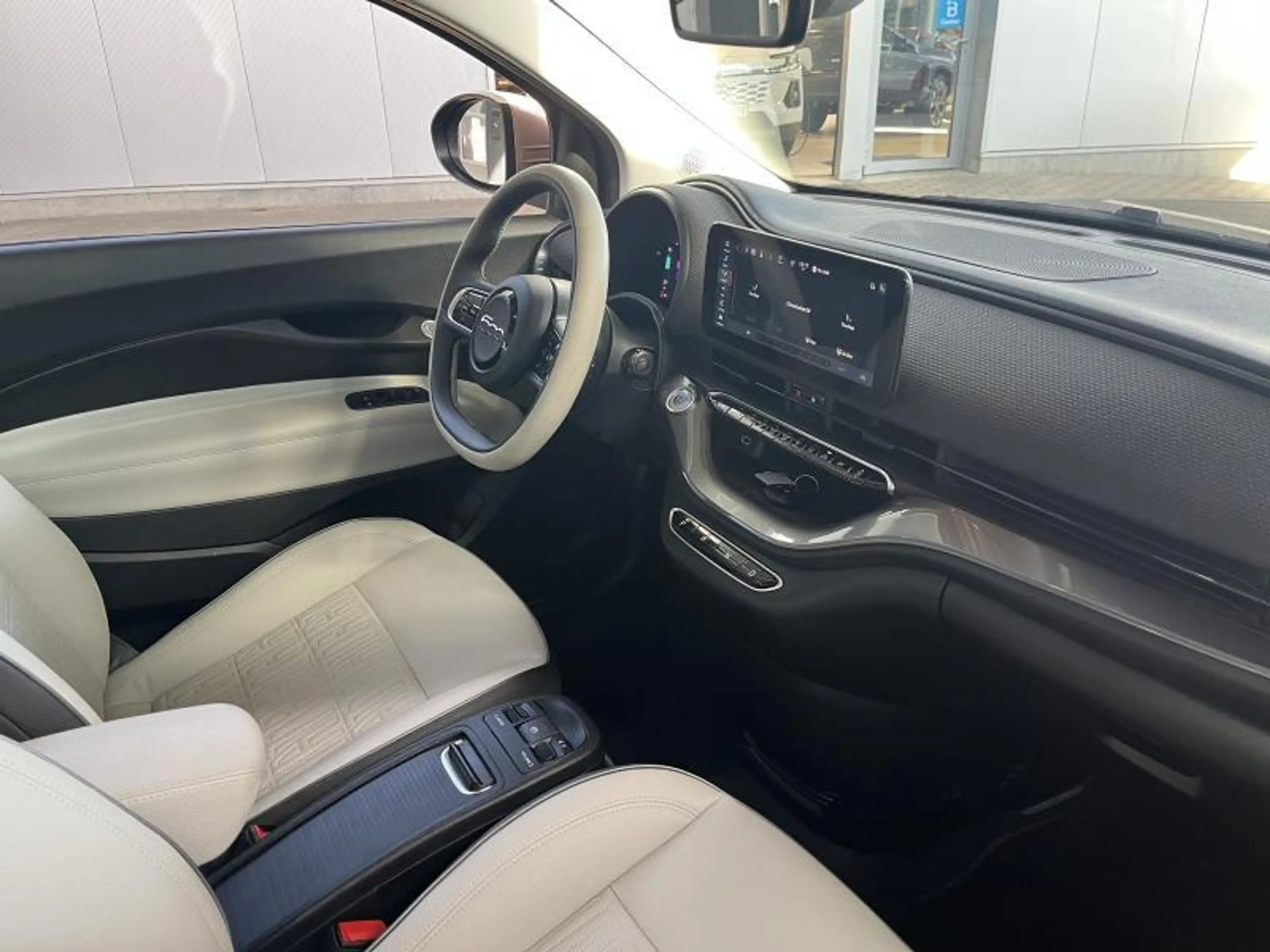 Fiat 500e La Prima + JBL + sièges chauff. — photo 12