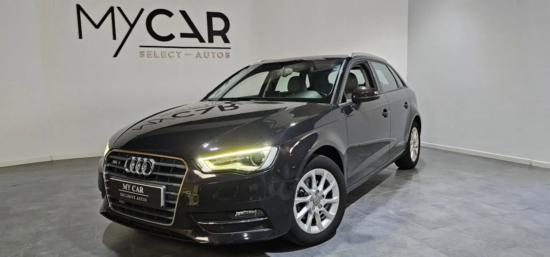Audi A3 Sportback 1.6TDI Ambition 105 Marrón - 2