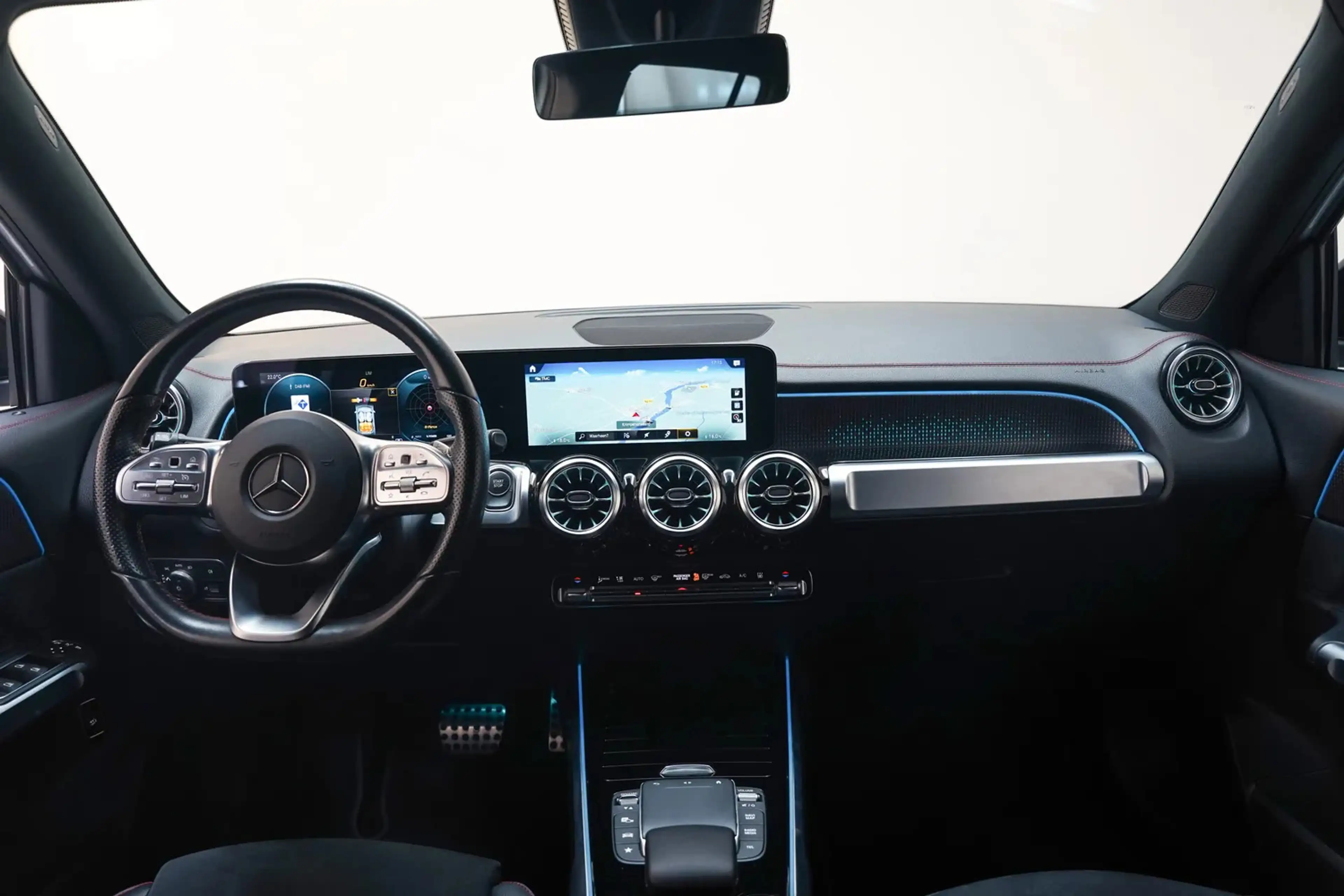 Mercedes-Benz EQB 300 4MATIC AMG Night [ Panorama Sfeerlicht Navi Camera — photo 4