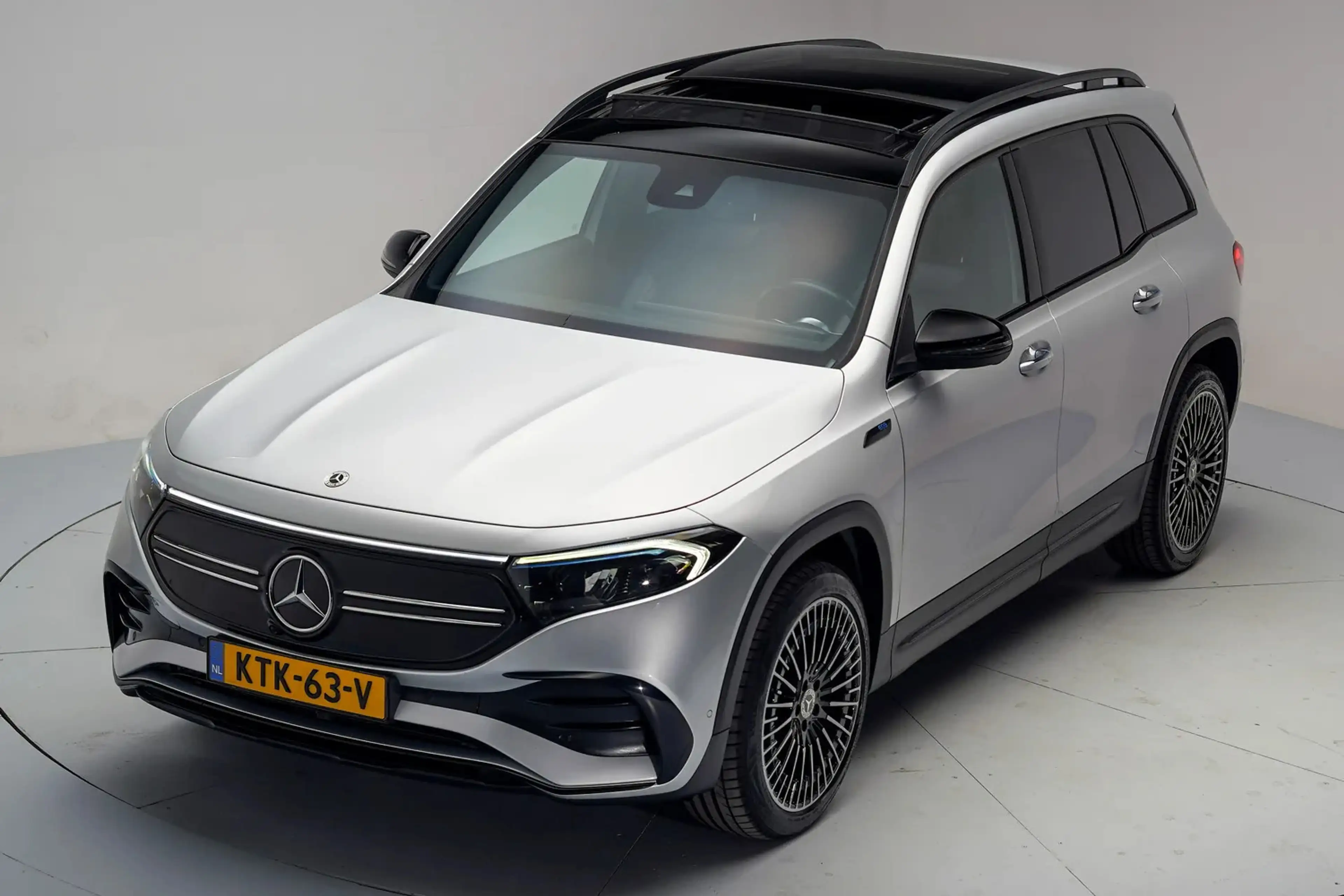 Mercedes-Benz EQB 300 4MATIC AMG Night [ Panorama Sfeerlicht Navi Camera — photo 14
