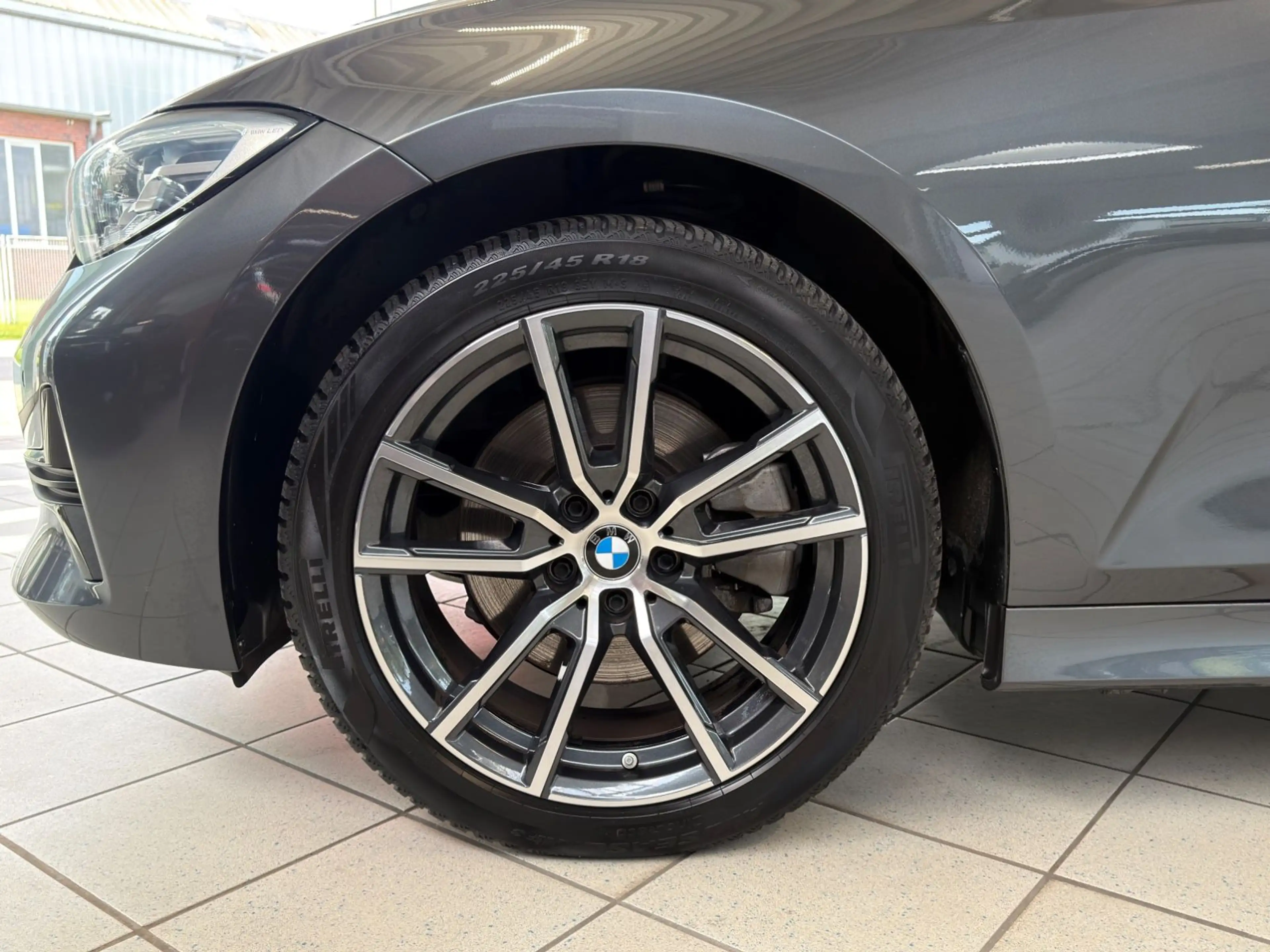 BMW 330 i xDrive Sport Line Automatic — photo 2
