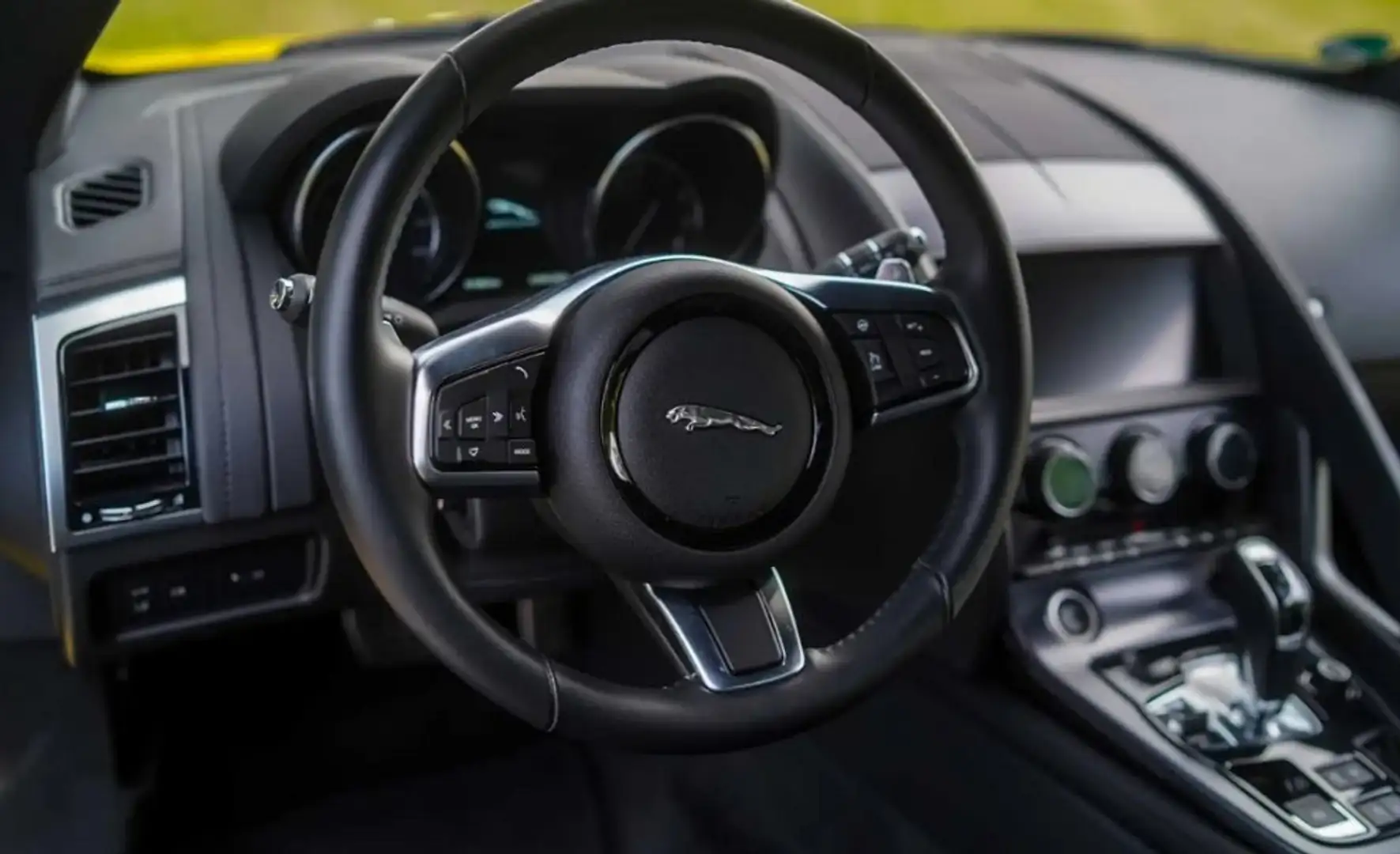 Jaguar F-Type F-Type Coupe AWD Aut. R-Dynamic Limited Edition Geel - 2