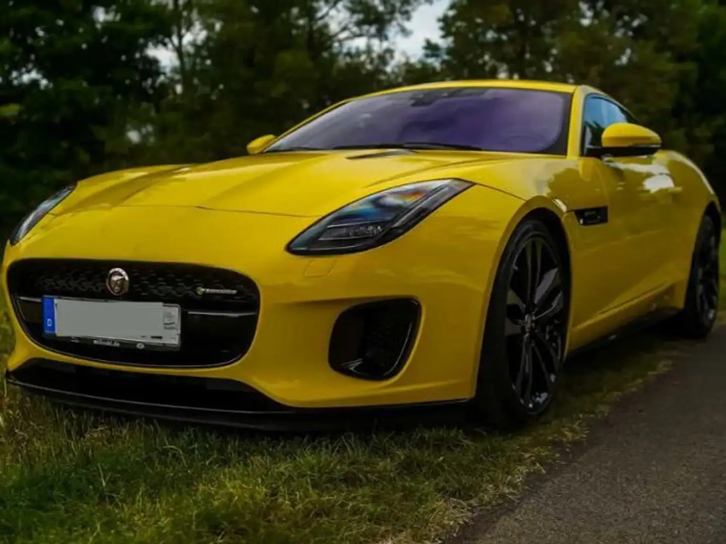 Jaguar F-Type F-Type Coupe AWD Aut. R-Dynamic Limited Edition Geel - 1