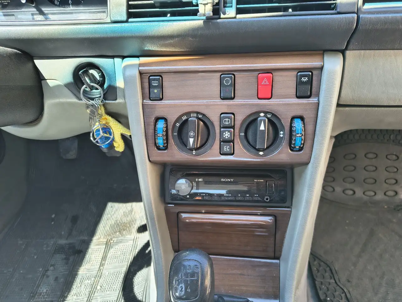 Mercedes-Benz 200d, foto 9