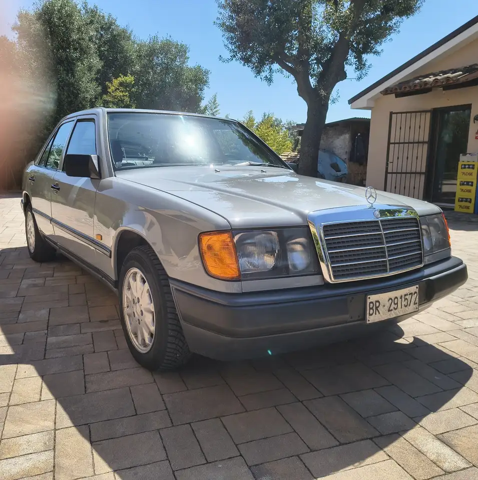 Mercedes-Benz 200d, foto 1