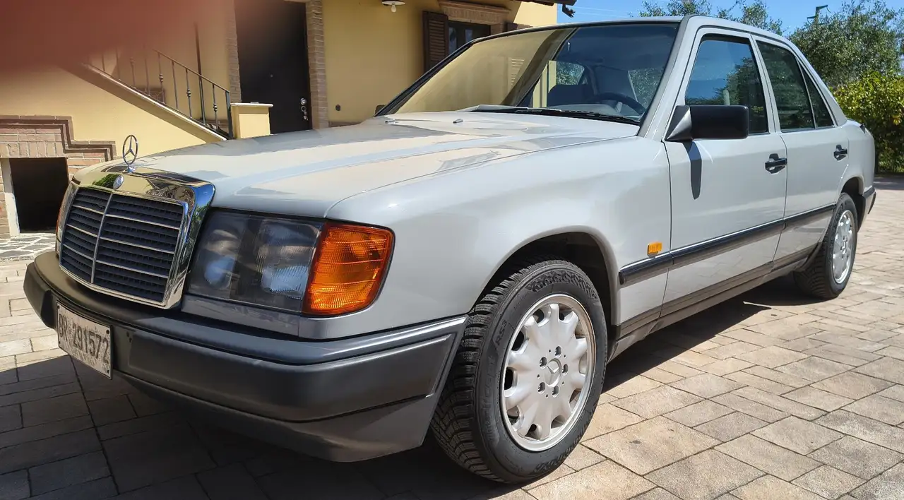 Mercedes-Benz 200d, foto 2