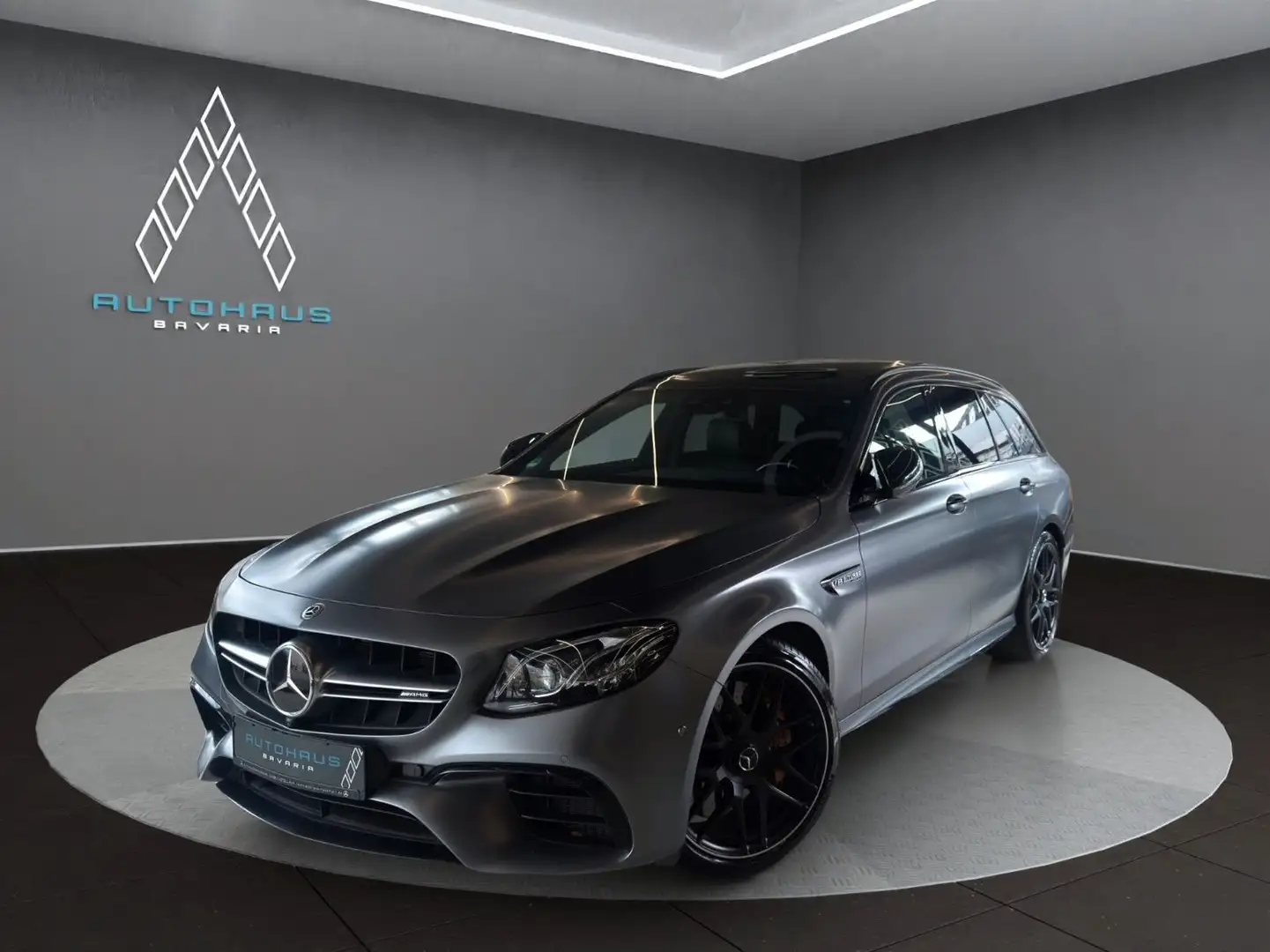 Mercedes-Benz E 63 AMG E 63 S AMG 4Matic *PANO*360°*STANDHZ*SOFTC*VOLL* Grau - 1