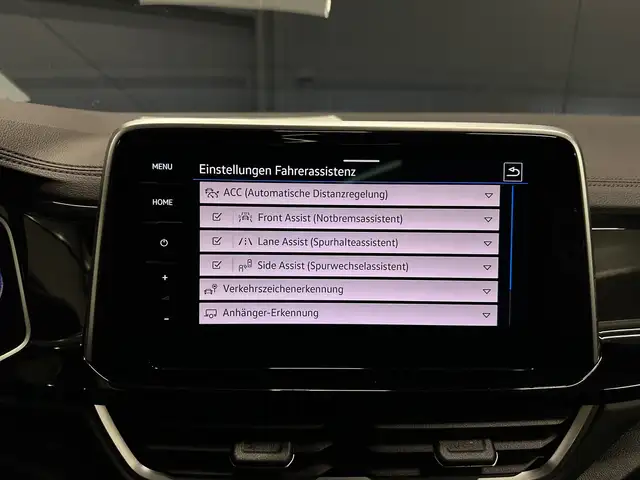 Volkswagen T-Roc view 25