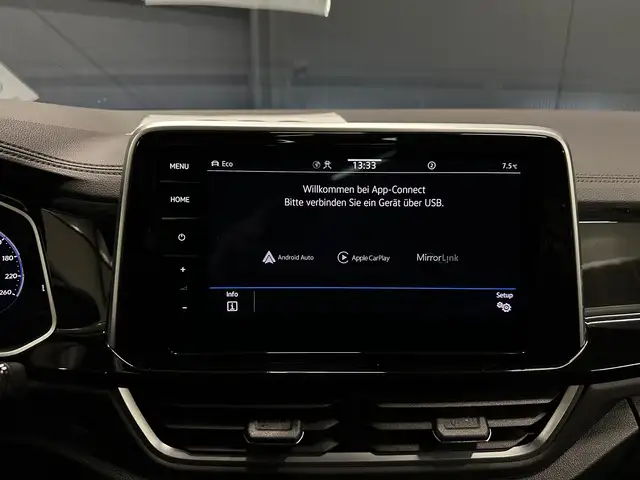 Volkswagen T-Roc view 26