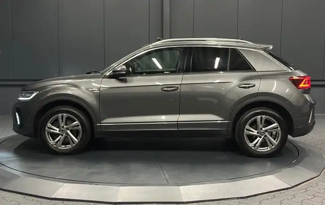 Volkswagen T-Roc view 2