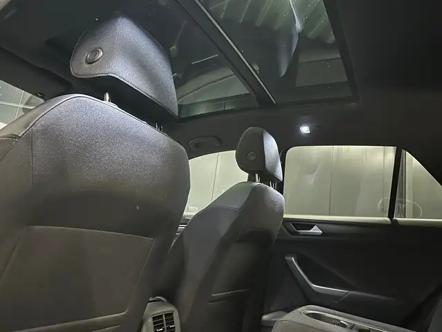 Volkswagen T-Roc view 10