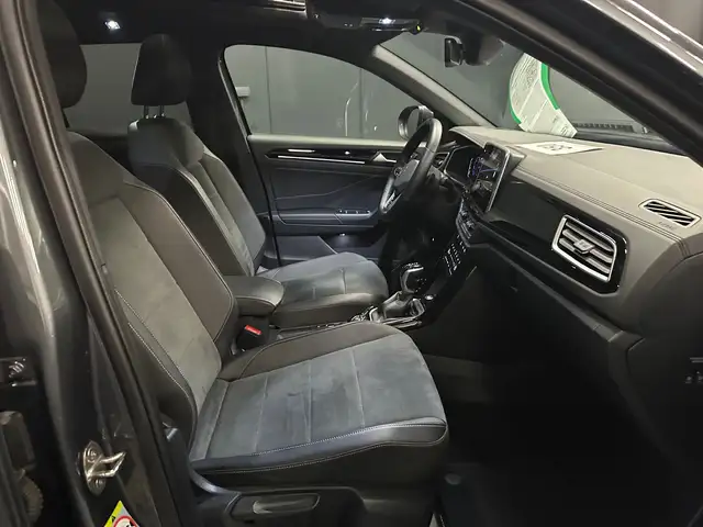 Volkswagen T-Roc view 11