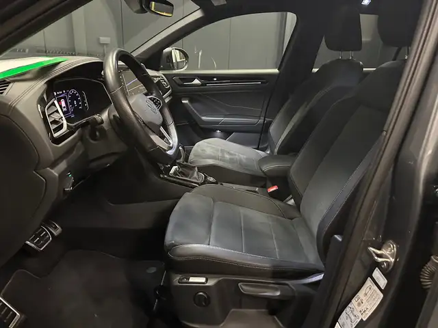 Volkswagen T-Roc view 15
