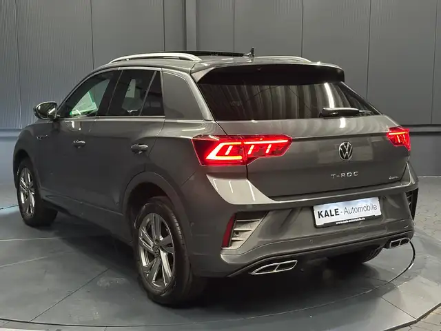 Volkswagen T-Roc view 3