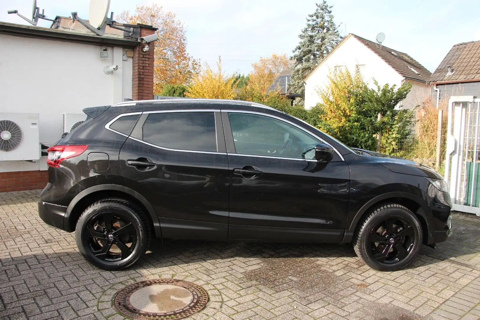 Nissan Qashqai 1.3 DIG-T Zama NAVI*PDC*/84001 Noir - 2