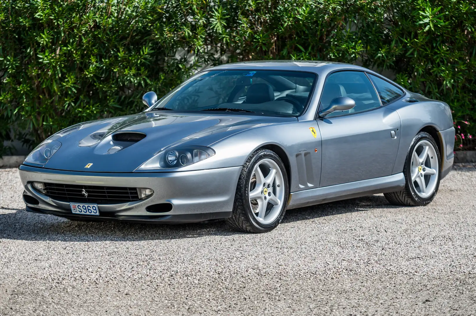 Ferrari 550 Maranello siva - 2