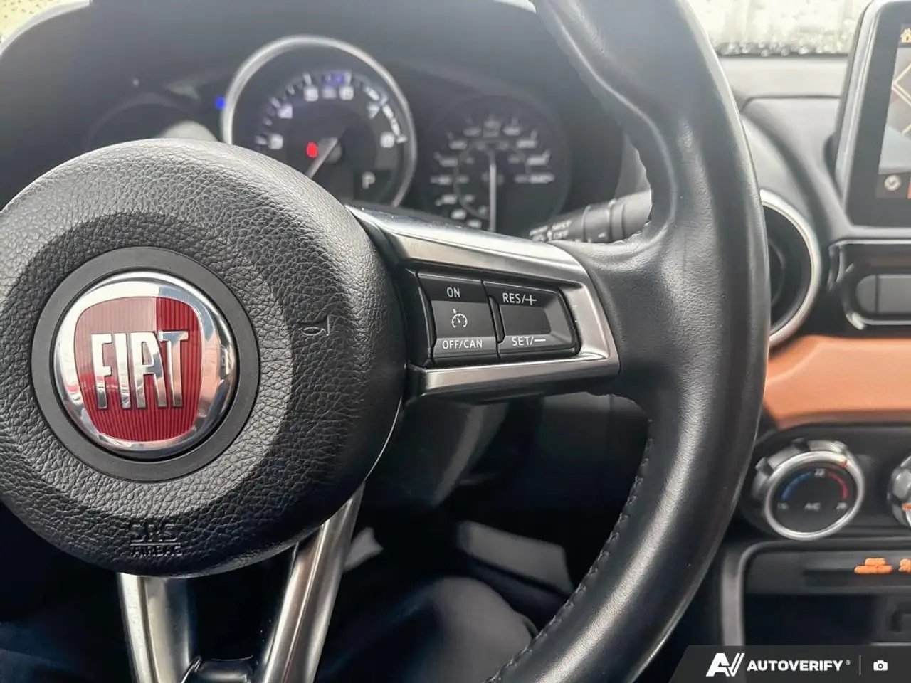 Fiat 124 Spider снимка Fiat 124 Spider