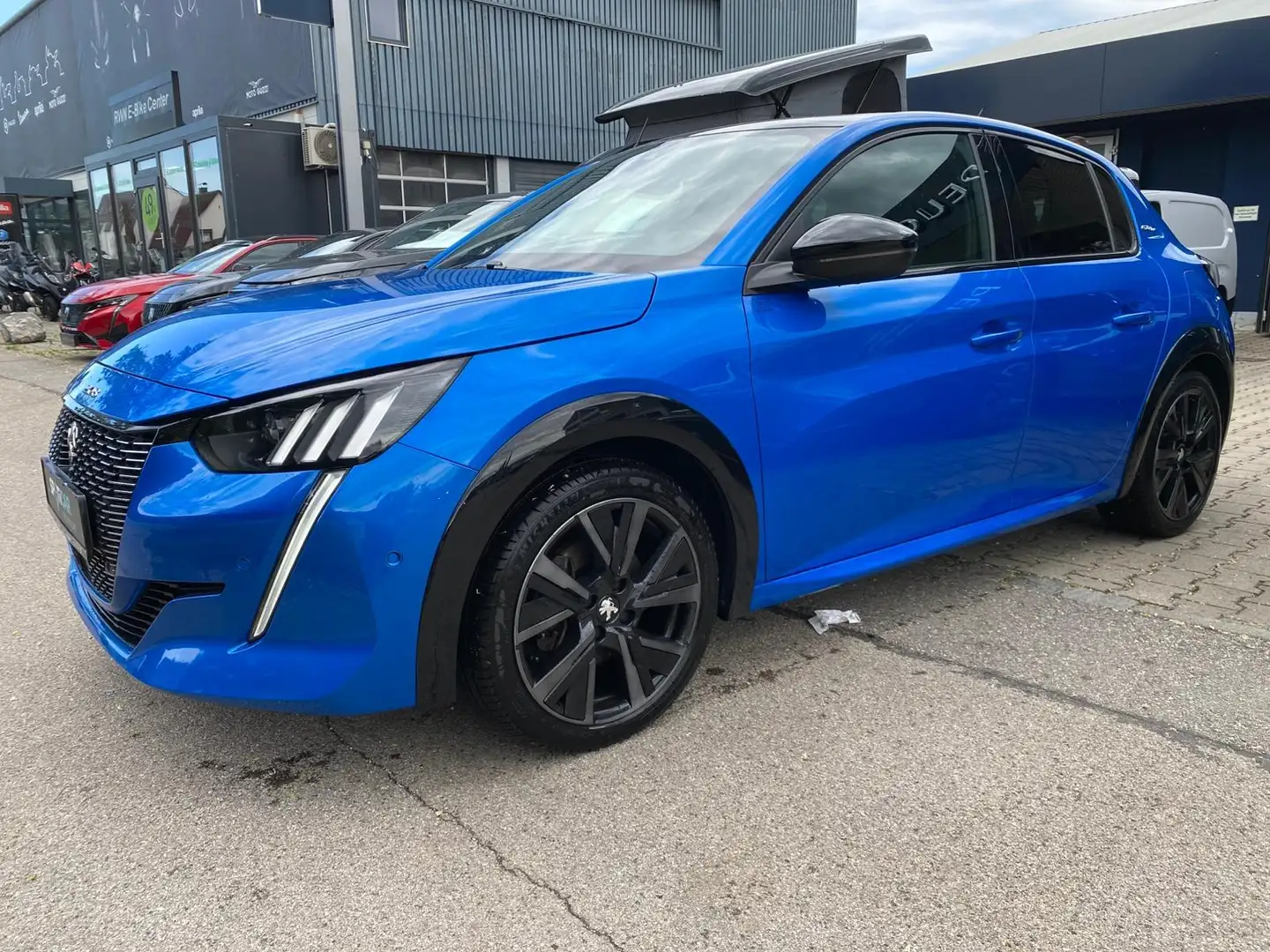 Peugeot 208 GT-Line PureTech 130 EAT8 Blau - 2
