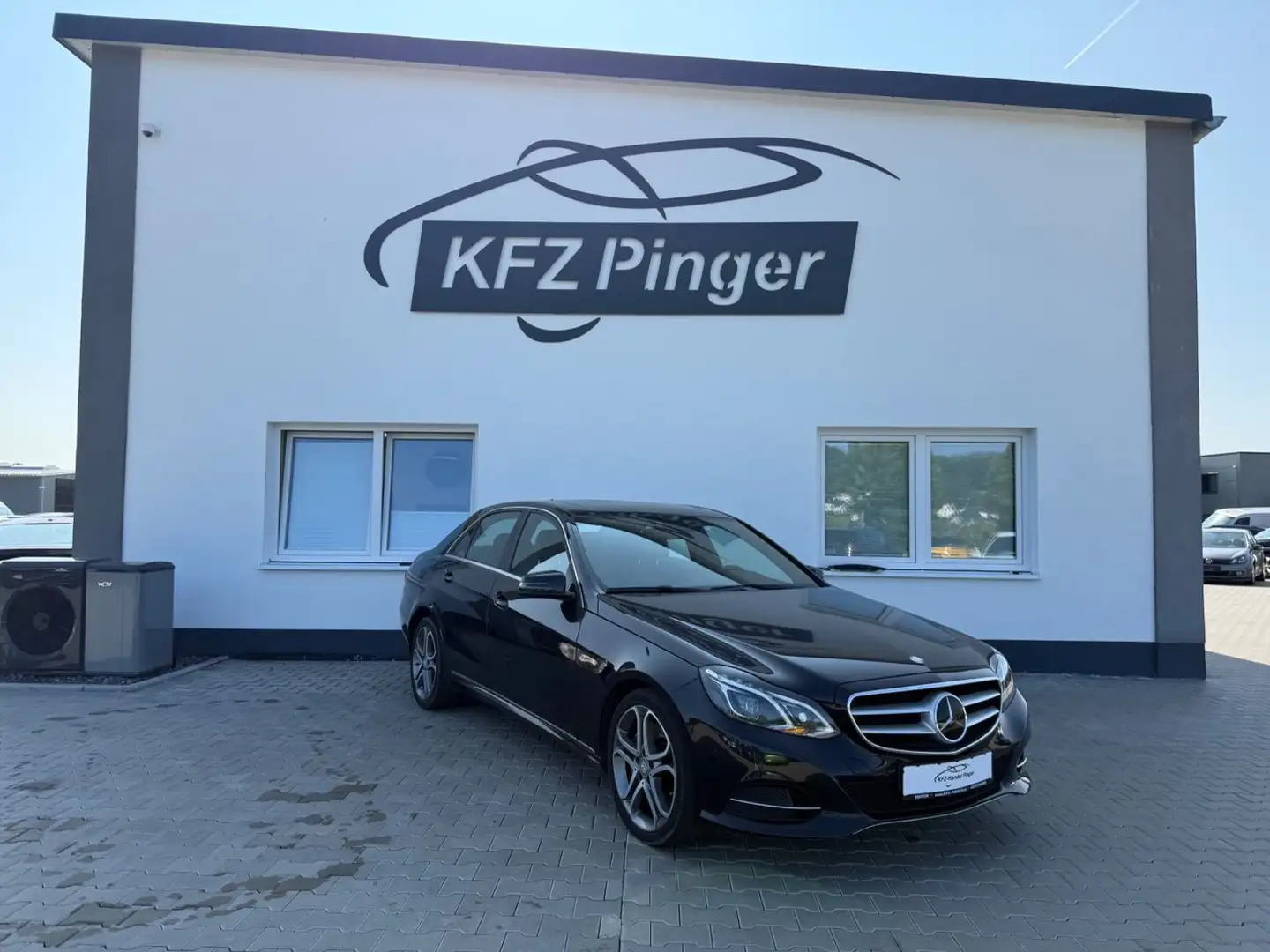 Mercedes-Benz E 350 E -Klasse Lim. E 350 BlueTec 4Matic Schwarz - 1