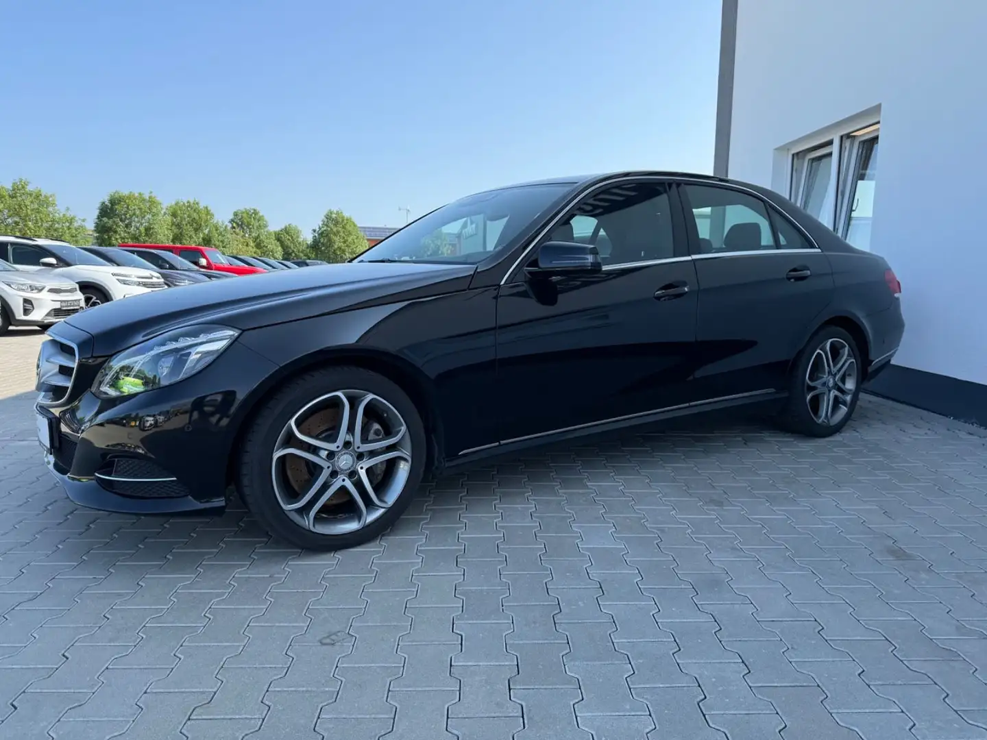Mercedes-Benz E 350 E -Klasse Lim. E 350 BlueTec 4Matic Schwarz - 2