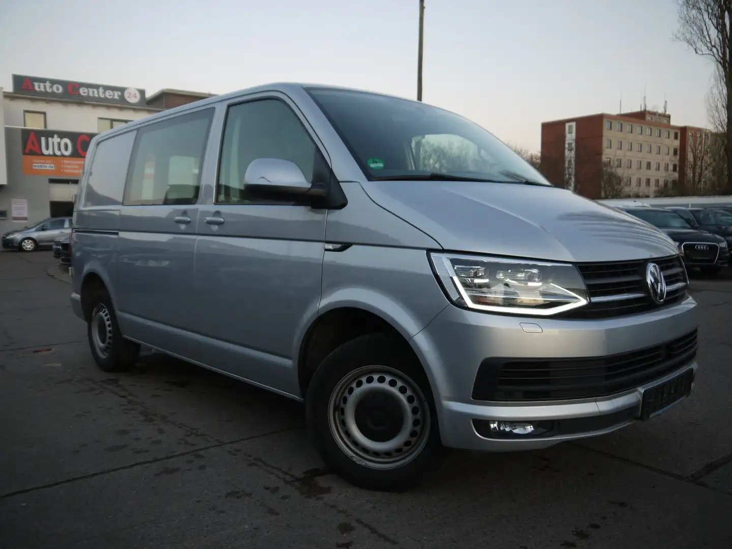 Volkswagen T6 Transporter T6 2.0 TDI Transporter Kasten/Navi/LED/PDC Plateado - 1