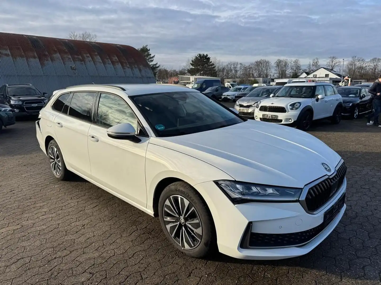 Skoda Superb Combi 2.0 TDI DSG Selection Weiß - 1