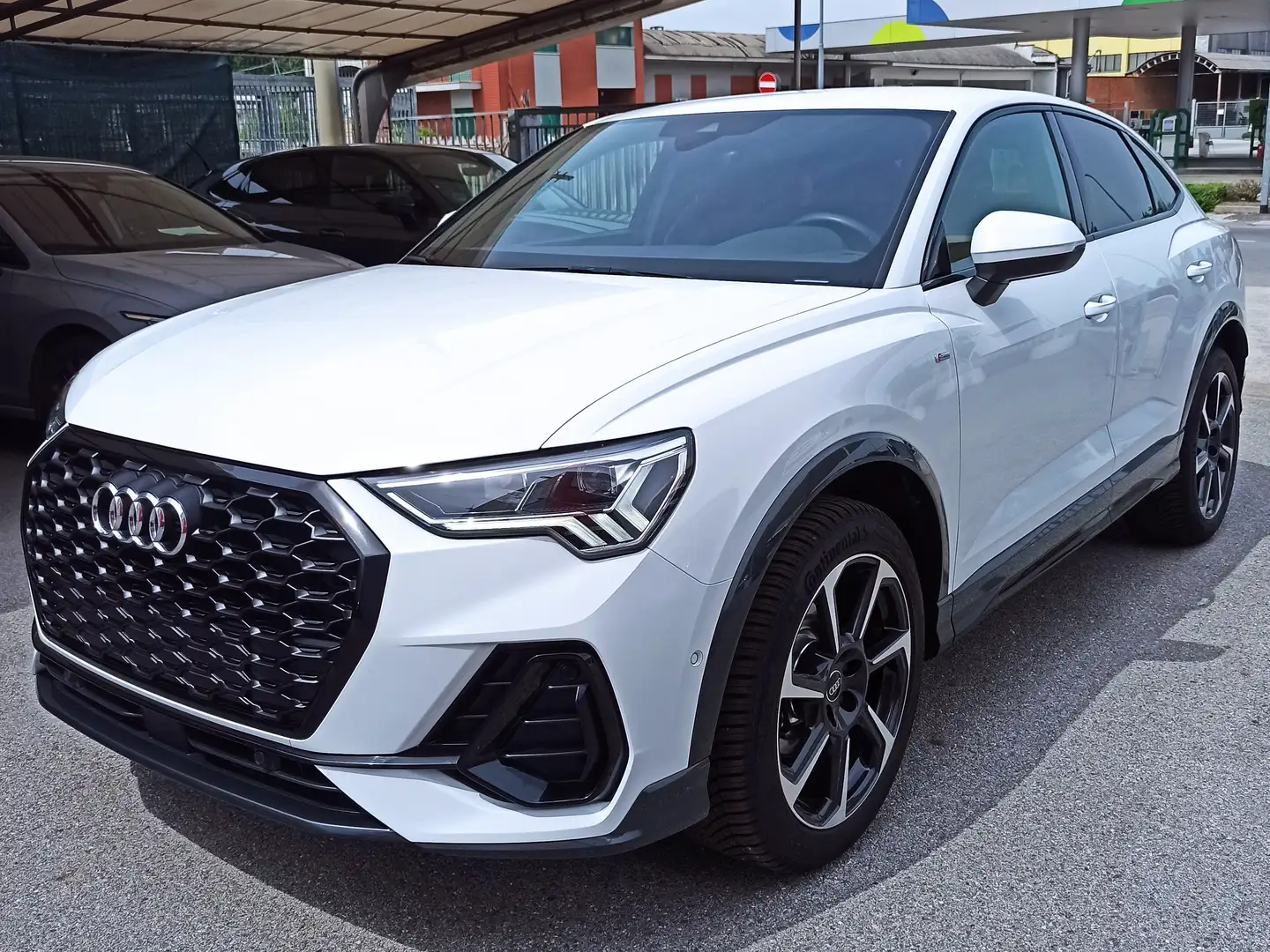 Audi Q3 Sportback 35 2.0 tdi Identity Black Blanc - 2