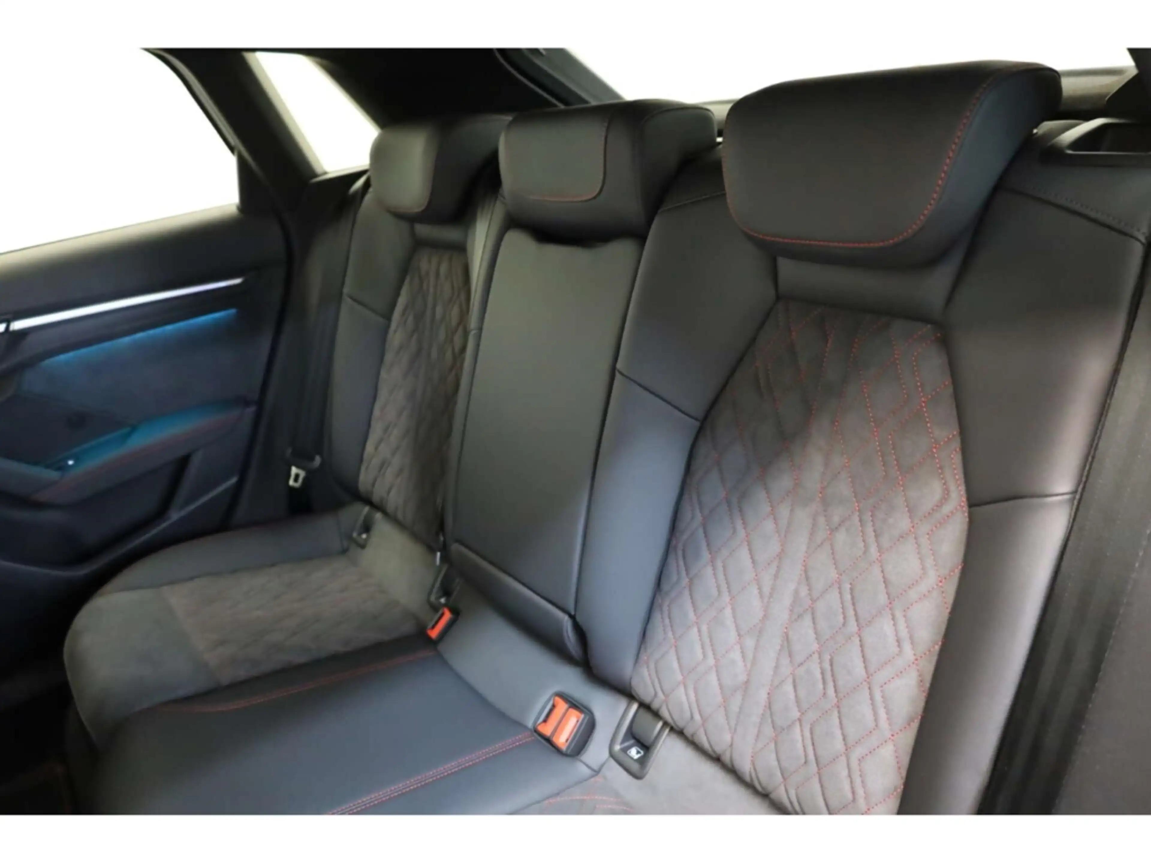 Audi S3 Sportback TFSI S line — photo 11