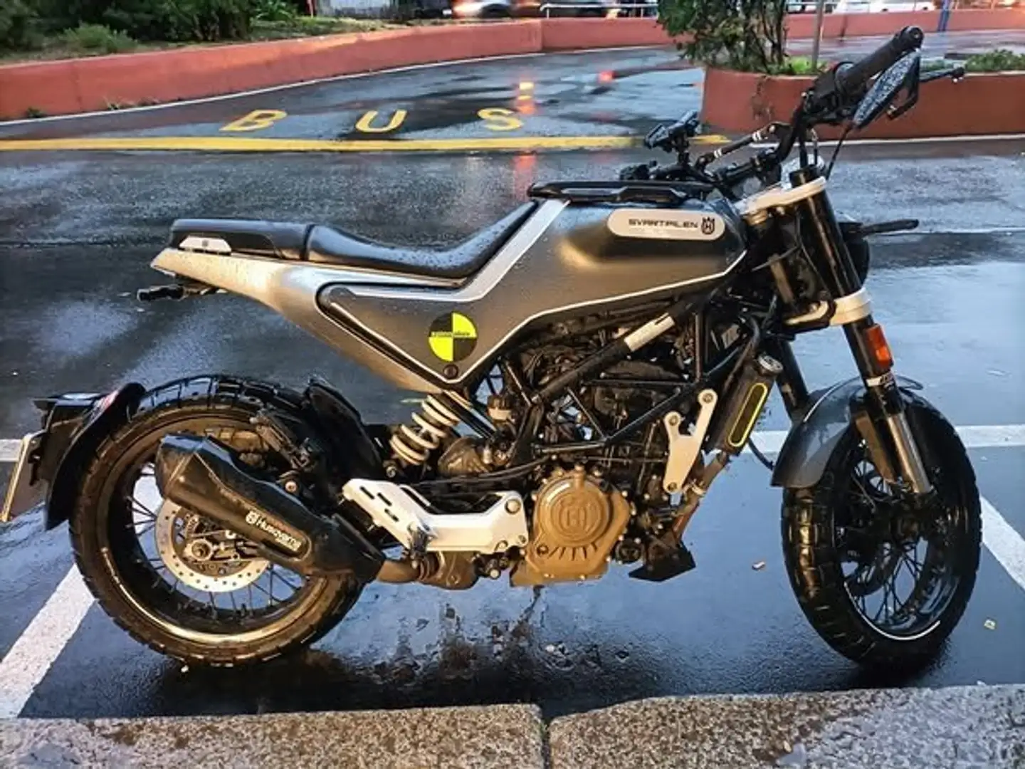 Husqvarna Svartpilen 125 Negru - 2
